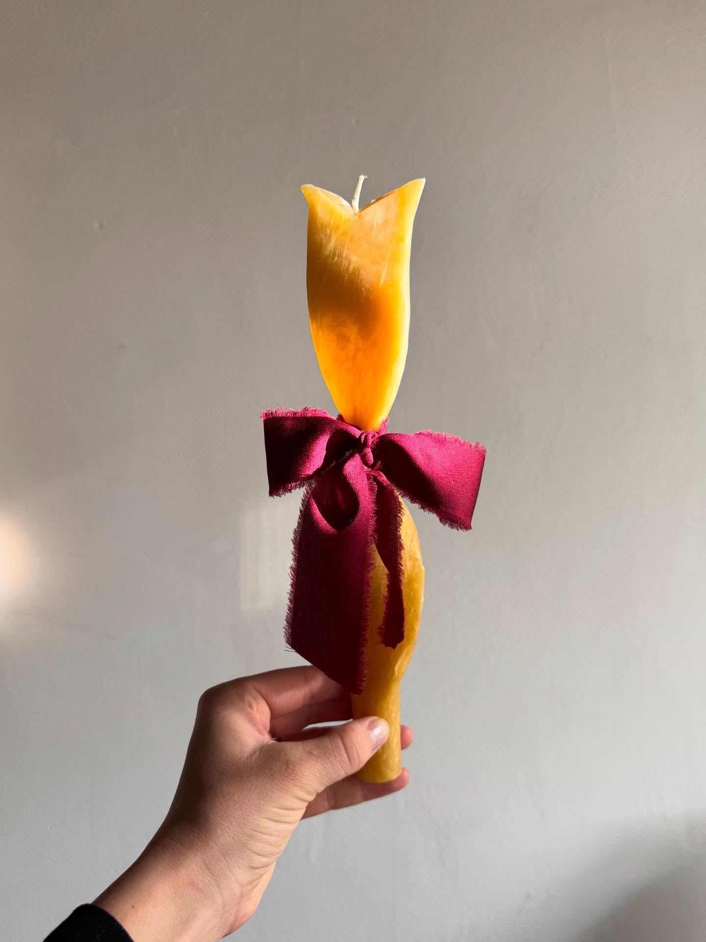 Wenn ein kleines Licht große Wärme schenkt – ein liebevolles Weihnachtsgeschenk aus Bienenwachs. 🕯️🎁 
Unsere Engelskerzen aus Bienenwachs sind das perfekte Geschenk für besondere Menschen .❣️
.
#weihnachtsgeschenke #nachhaltigeweihnachten #Bienenwachskerze #engelskerzen bienenwachskerzen